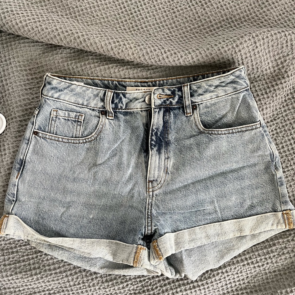 Light denim shorts